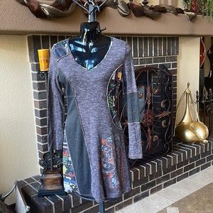 Retro Long sleeve, tunic, fashion top. Kelsey brand. Size Large.